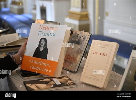 Die Verleihung des Nobelpreises für Literatur an Annie Ernaux: Eine stille Revolution der Erinnerung und Selbstreflexion